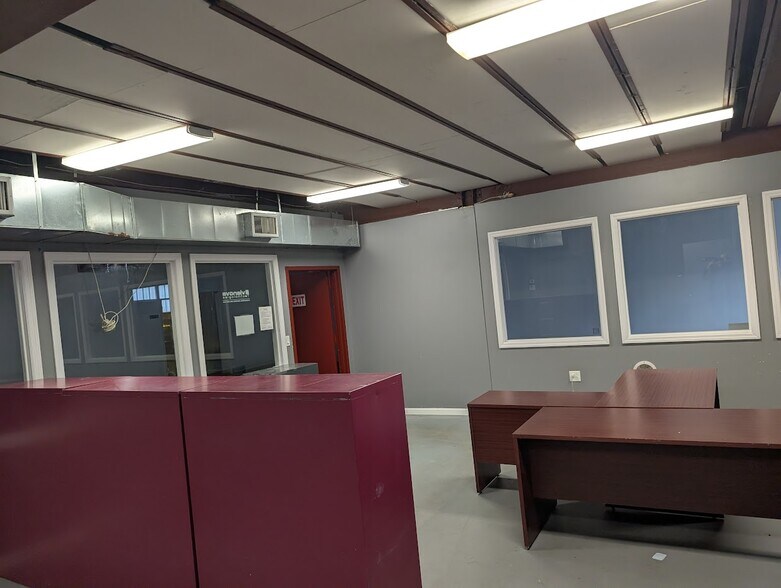 More Photos Of 43 Polk Ave, Hempstead Warehouse For Sale