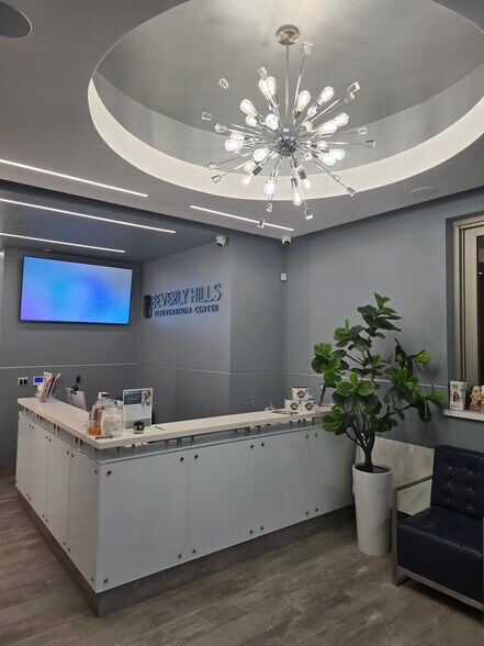 More Photos Of 8550-8594 Santa Monica Blvd, West Hollywood General Retail For Sale
