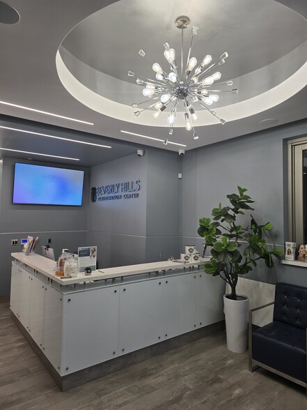 More Photos Of 8550-8594 Santa Monica Blvd, West Hollywood General Retail For Lease