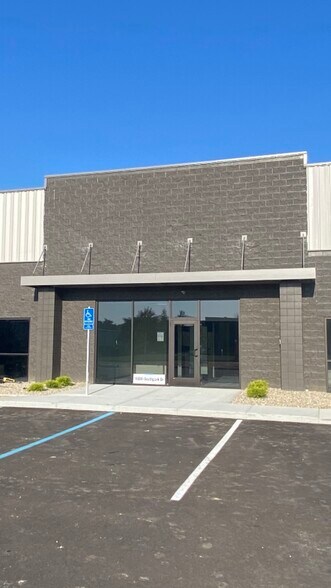 More Photos Of 16800 Southpark Dr, Westfield Light Manufacturing For Lease