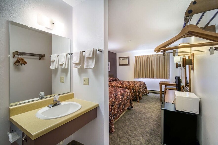 More Photos Of 427 2nd Avenue NW, Wibaux Hotel For Sale