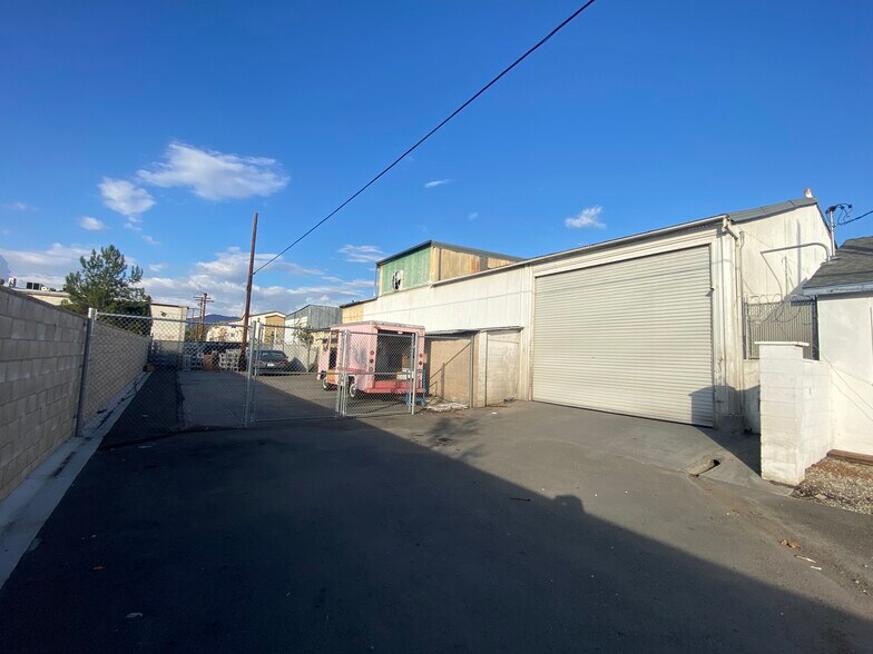 More Photos Of 321-359 E Front St, Covina Warehouse For Lease