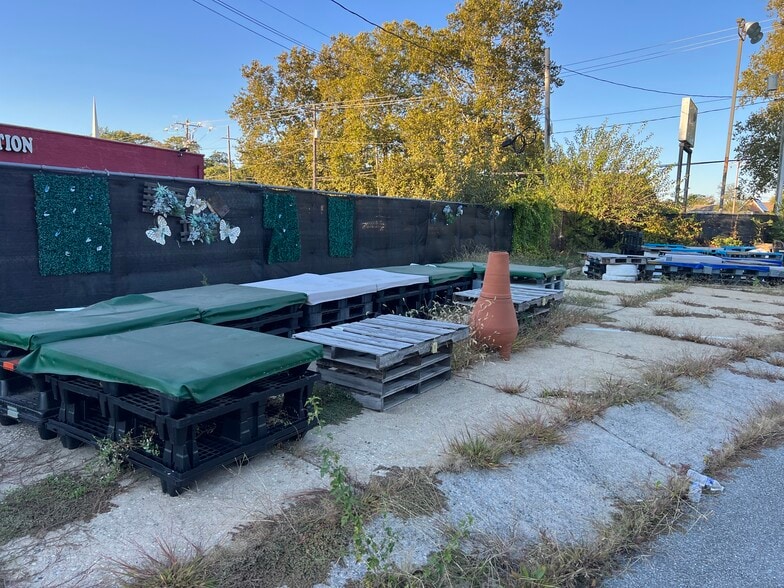 More Photos Of 1609 Northeast Blvd, Wilmington Restaurant For Sale