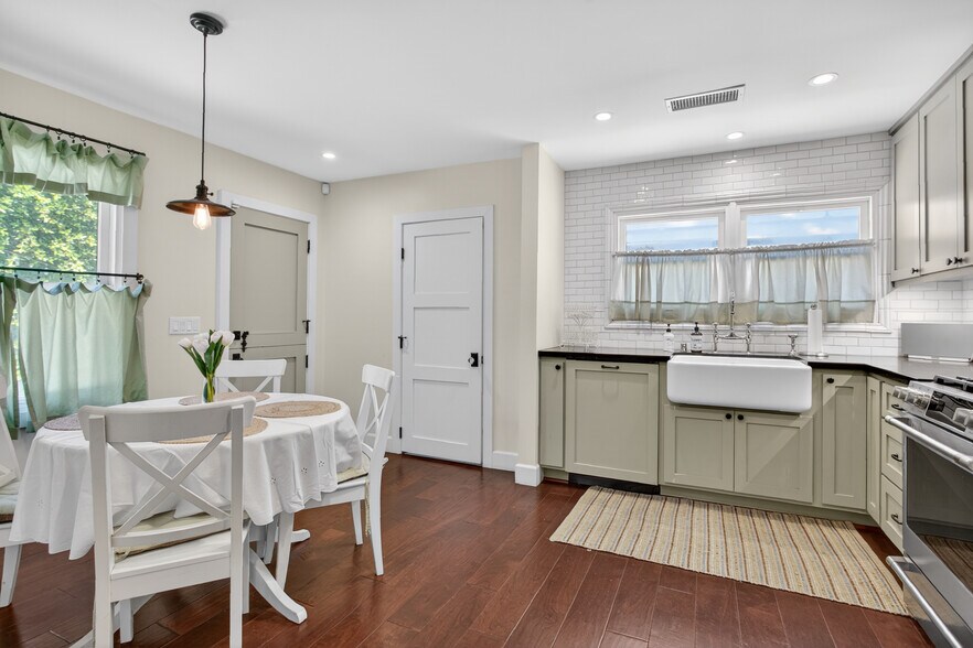 More Photos Of 17066 Palmdale Ln, Huntington Beach Contractor Storage Yard For Sale