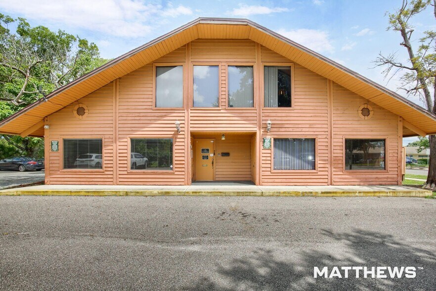 More Photos Of 3306 26th St W, Bradenton Medical For Sale
