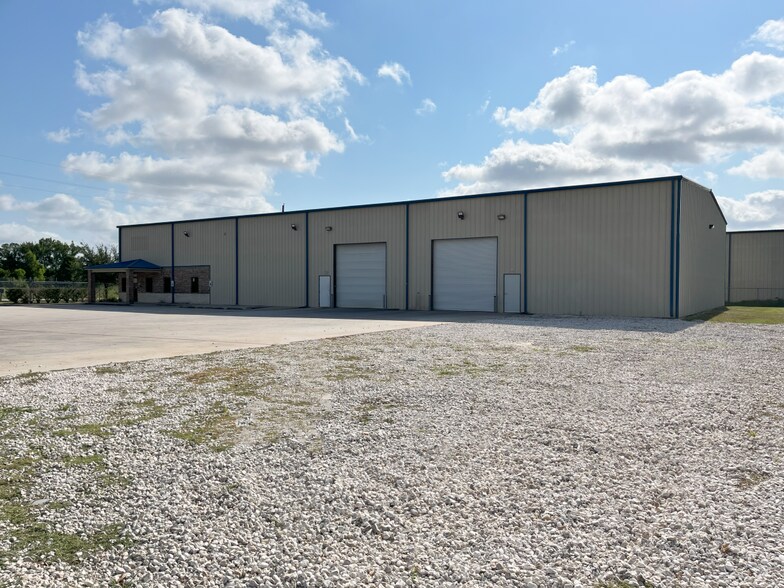 More Photos Of 415 Rankin Cir N, Houston Warehouse For Lease
