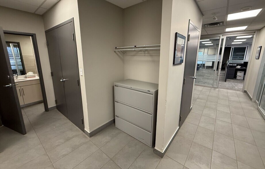 More Photos Of 23 Smith St, St Catharines Manufacturing For Lease