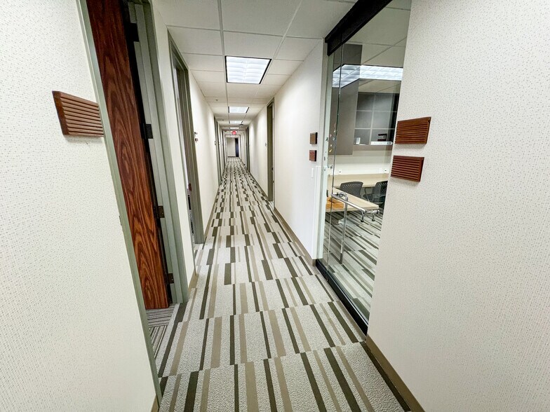 More Photos Of 500 W Illinois Ave, Midland Office For Lease