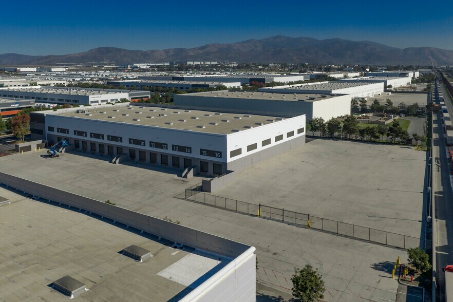 More Photos Of 8709 Kerns St, San Diego Warehouse For Lease