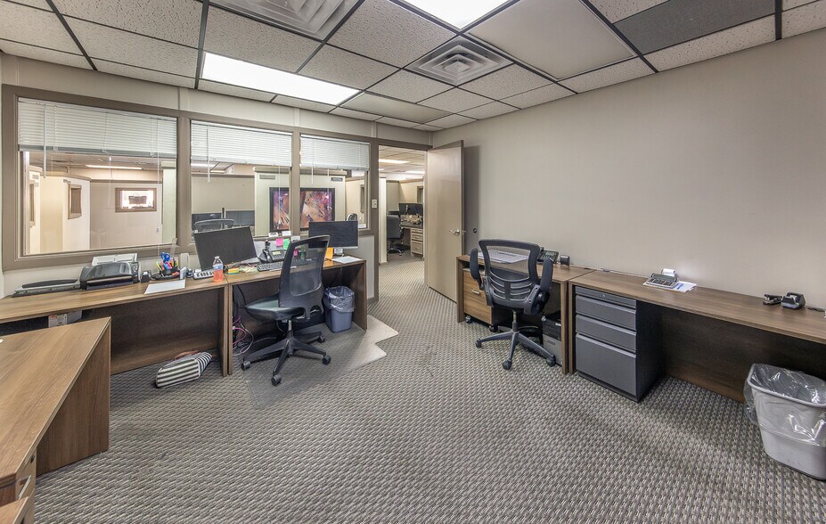 More Photos Of 2599 74th St, Lubbock Office For Sale