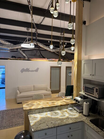 More Photos Of 1051 Johnnie Dodds Blvd, Mount Pleasant Medical For Lease