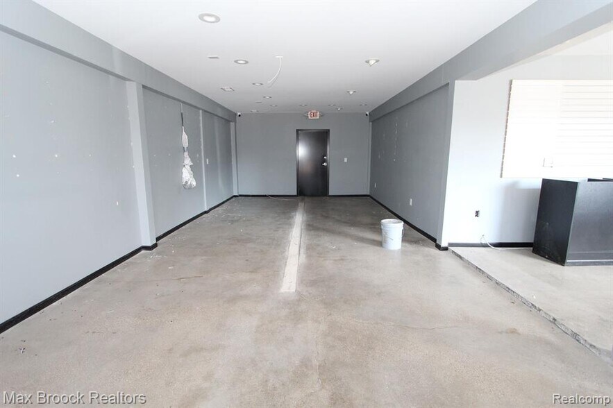 More Photos Of 110 Creekview Dr, Battle Creek General Retail For Sale