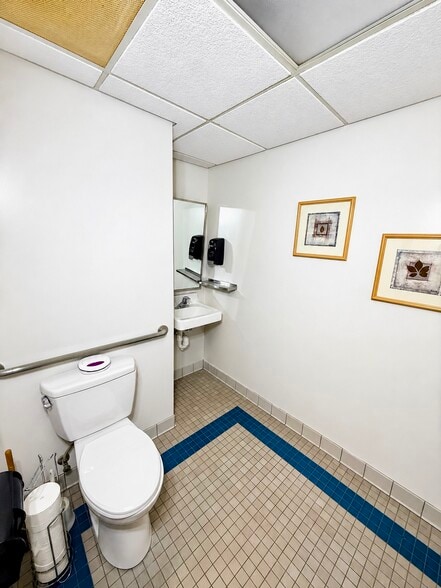 More Photos Of 102 Washington St, Manlius Office For Sale