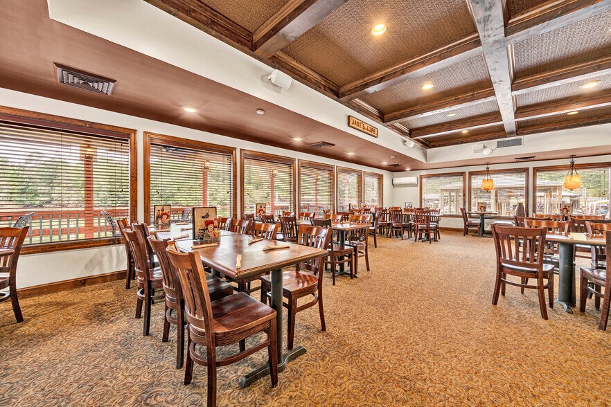 More Photos Of 1041 Harbour Inn Ln, Moneta Restaurant For Sale