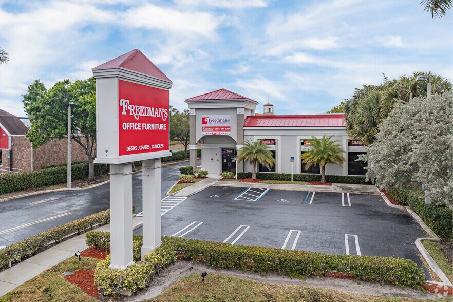 More Photos Of 2055 Palm Beach Lakes Blvd, West Palm Beach Storefront For Sale