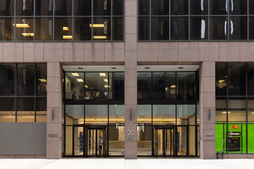 More Photos Of 20 N Clark St, Chicago Office For Lease