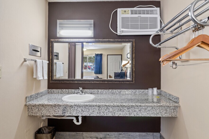 More Photos Of 1243 E Main St, Barstow Hotel For Sale