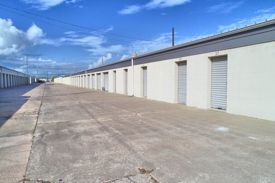 More Photos Of 5849 Holly Rd, Corpus Christi Self Storage For Sale