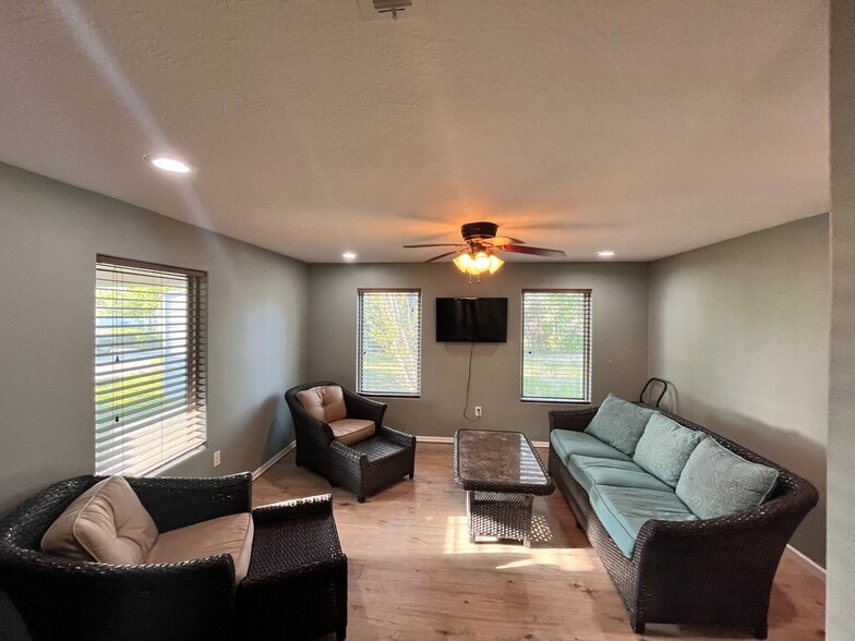 More Photos Of 2474 Broadway, Beaumont Medical For Sale