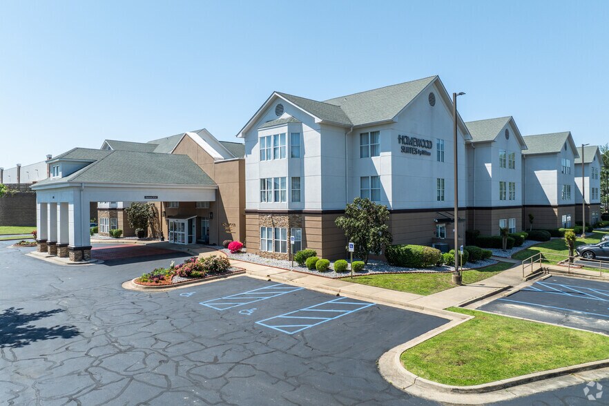 Primary Photo Of 853 Centre St, Ridgeland Hotel For Sale