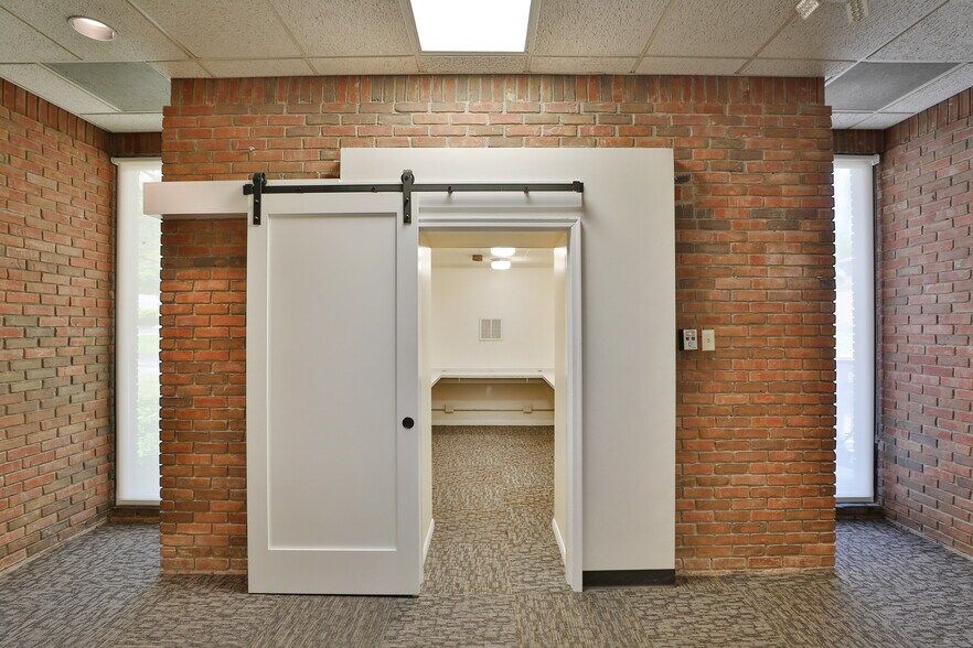 More Photos Of 1600 Sheridan Dr, Lancaster Medical For Sale
