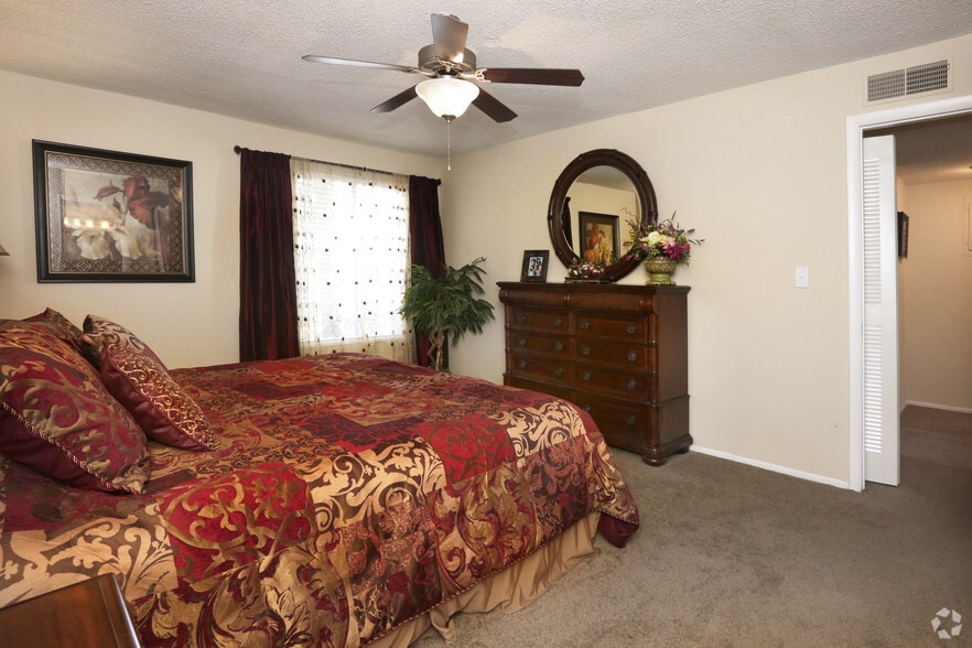 More Photos Of 5473 27th St S, Saint Petersburg Apartments For Sale