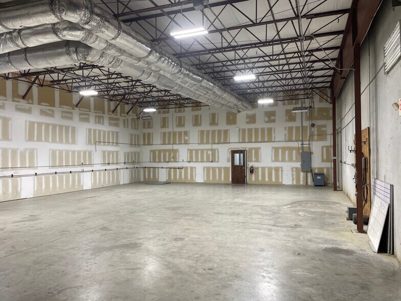 More Photos Of 4638 Resource Dr, Chattanooga Showroom For Lease