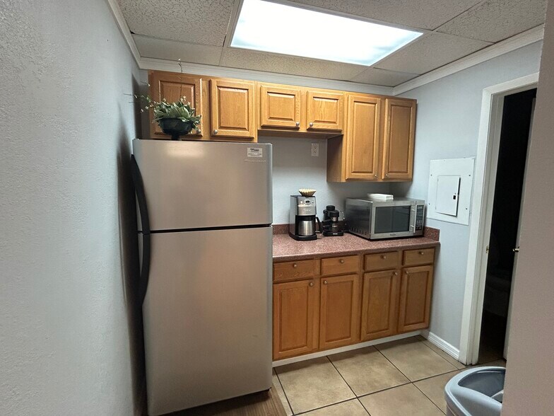 More Photos Of 4707 W Gandy Blvd, Tampa Storefront Retail Office For Lease