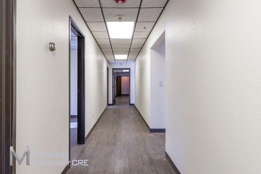 More Photos Of 8317 Gateway Ter, Oklahoma City Showroom For Sale