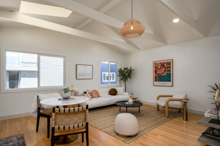 More Photos Of 223 Howland Canal, Venice Multifamily For Sale