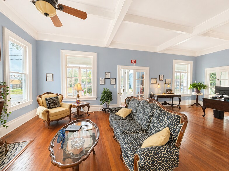 More Photos Of 107 W Gregory St, Pensacola Office Residential For Lease