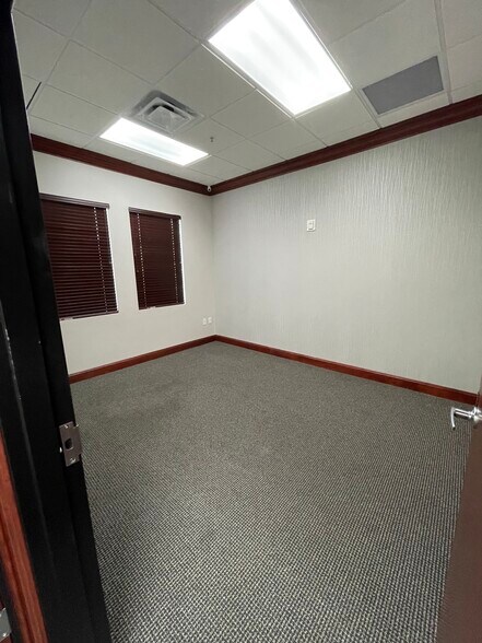 More Photos Of 7065 Westpointe Blvd, Orlando Loft Creative Space For Lease