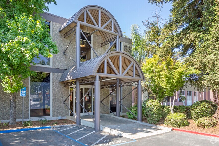 More Photos Of 83 E Shaw Ave, Fresno Office For Lease