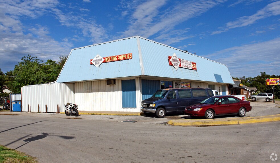 More Photos Of 3841-3845 NW 10th St, Oklahoma City Manufacturing For Sale