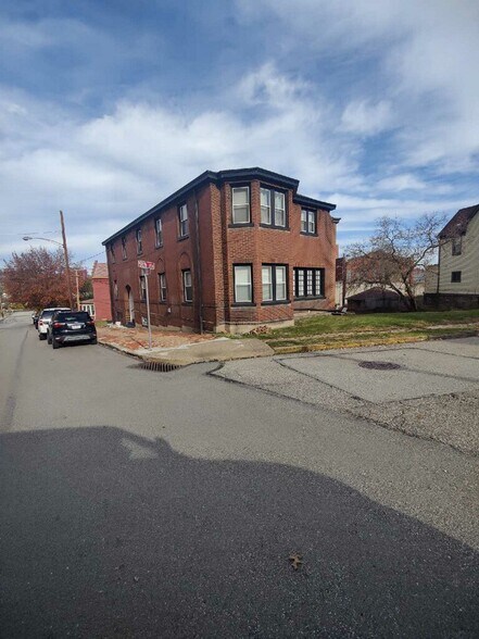 More Photos Of 815 McClure St, Munhall Apartments For Sale