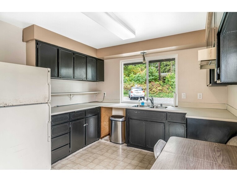 More Photos Of 712 Avenue D, Snohomish Storefront Retail Office For Sale