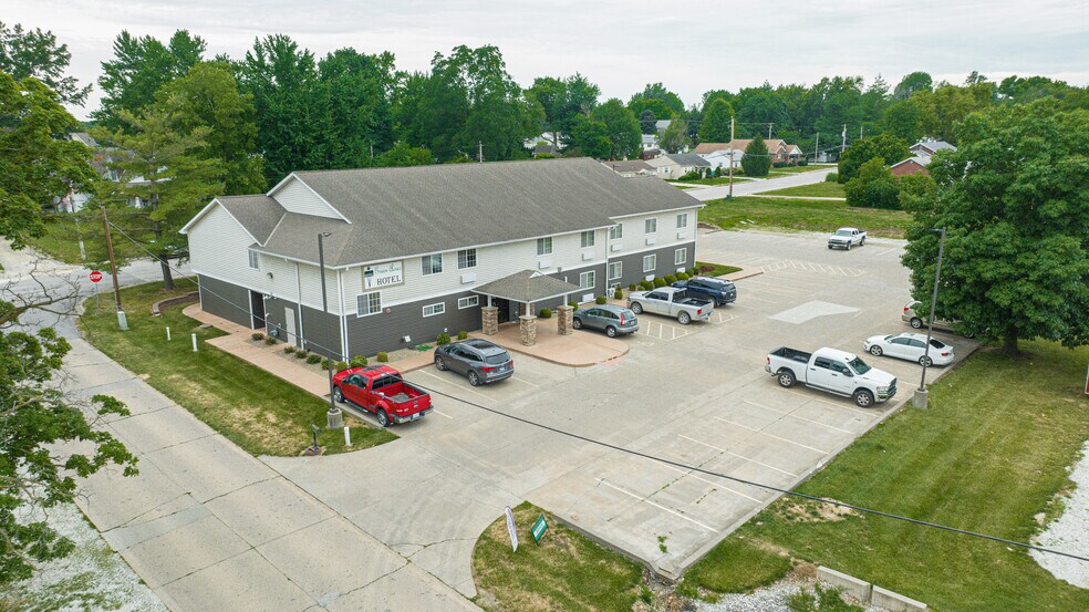 Primary Photo Of 625 W Washington St, Pittsfield Hotel For Sale