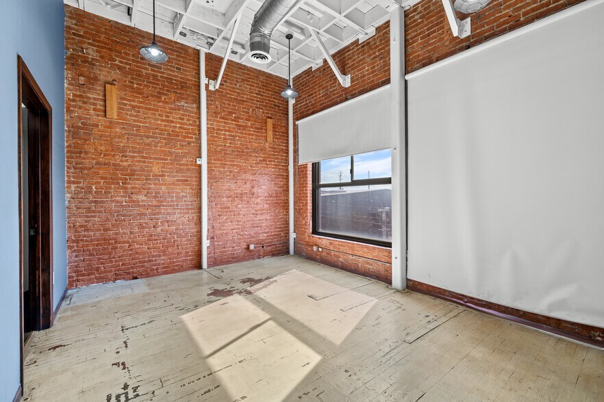 More Photos Of 1931 Bay St, Los Angeles Showroom For Lease