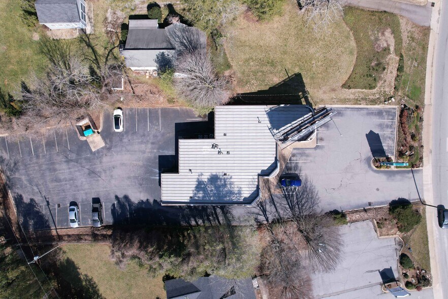 More Photos Of 473 Hendersonville Rd, Asheville General Retail For Lease