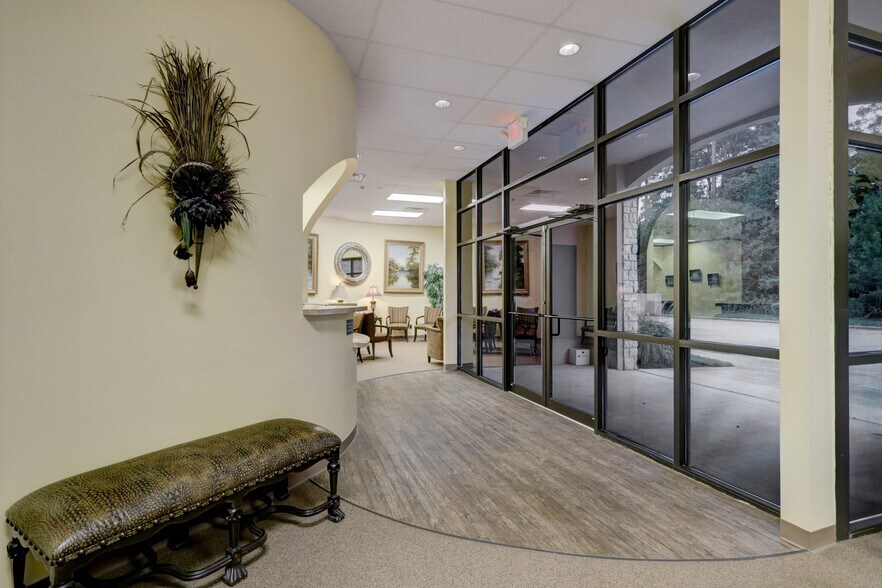 More Photos Of 19701 Kingwood Dr, Kingwood Medical For Sale