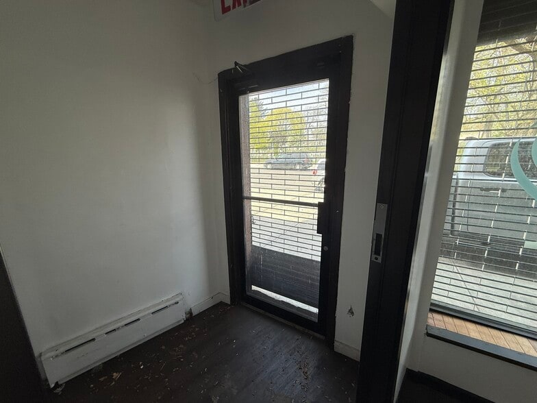 More Photos Of 802-804 Jamaica Ave, Brooklyn Warehouse For Lease