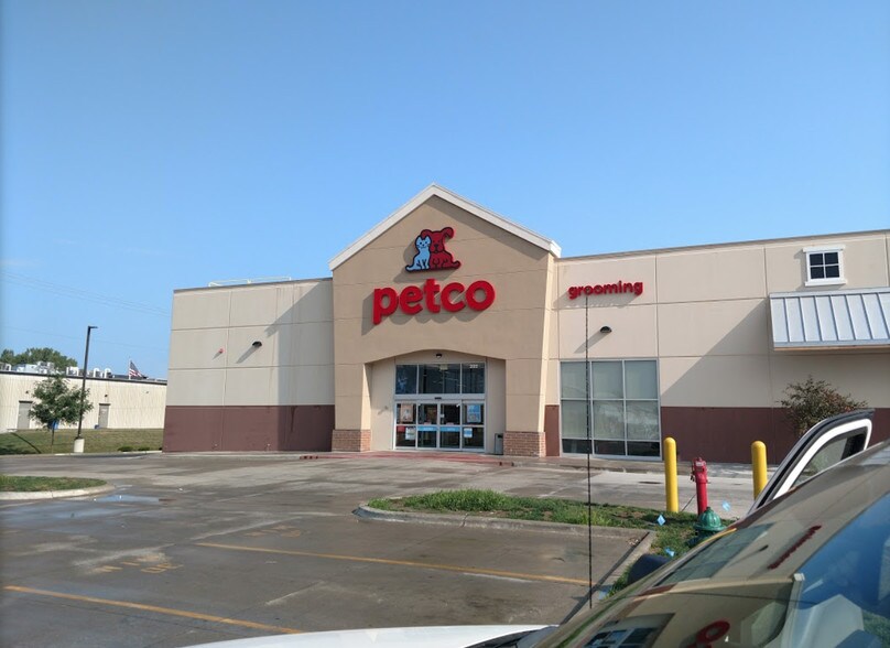 More Photos Of 205 SE 5th St, Ames General Retail For Sale