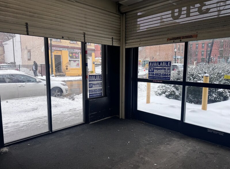More Photos Of 310 S Pearl St, Albany Drugstore For Lease