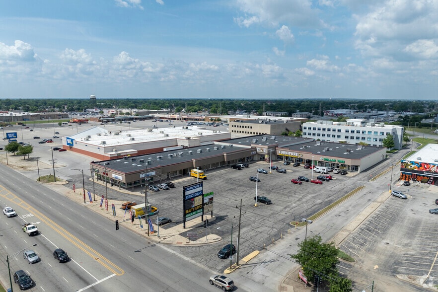 More Photos Of 7440 S Cicero Ave, Bedford Park Unknown For Lease