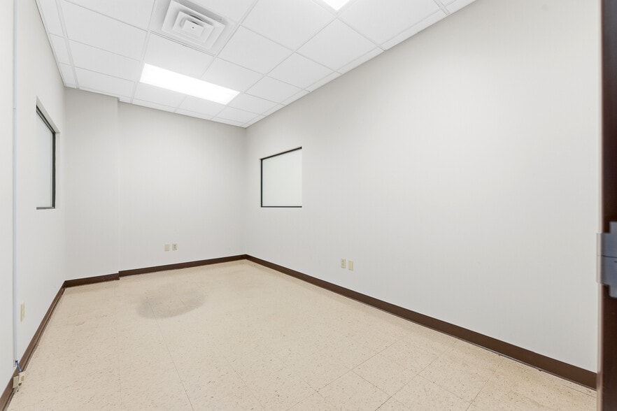 More Photos Of 161 Adena Ln, Clarksburg Office For Lease