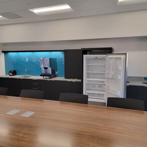 More Photos Of 500 Economy Ct, Freeport Office For Lease