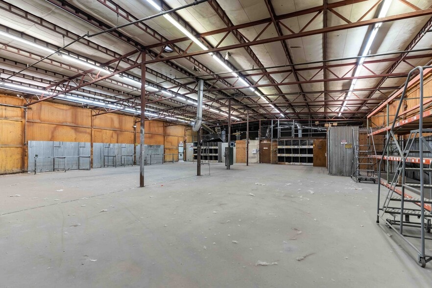 More Photos Of 7212 E Main St, Farmington Warehouse For Sale