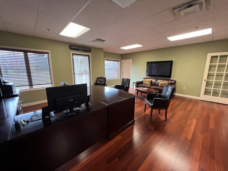 More Photos Of 6069 Kellers Church Rd, Pipersville Office For Sale