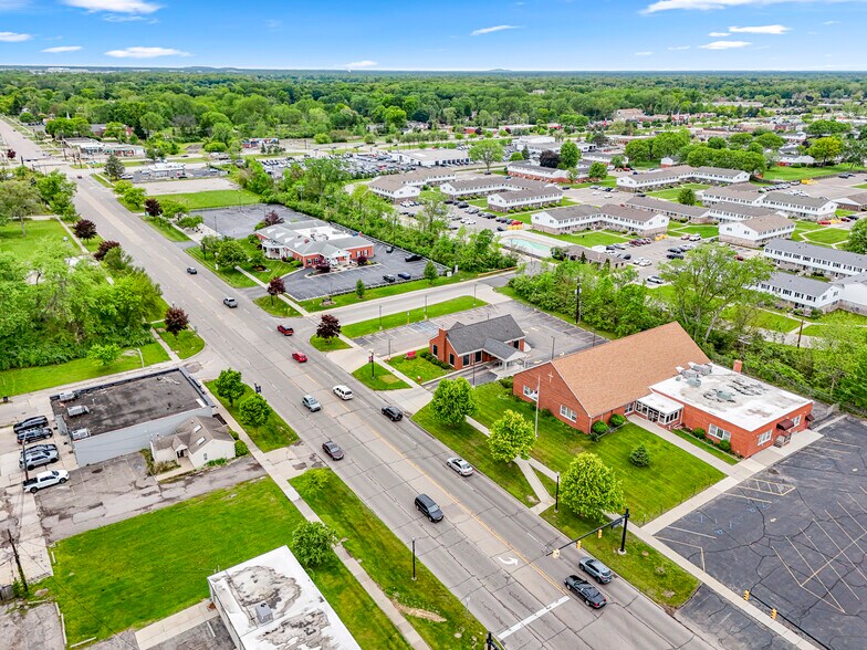 More Photos Of 23700 Goddard Rd, Taylor Bank For Lease