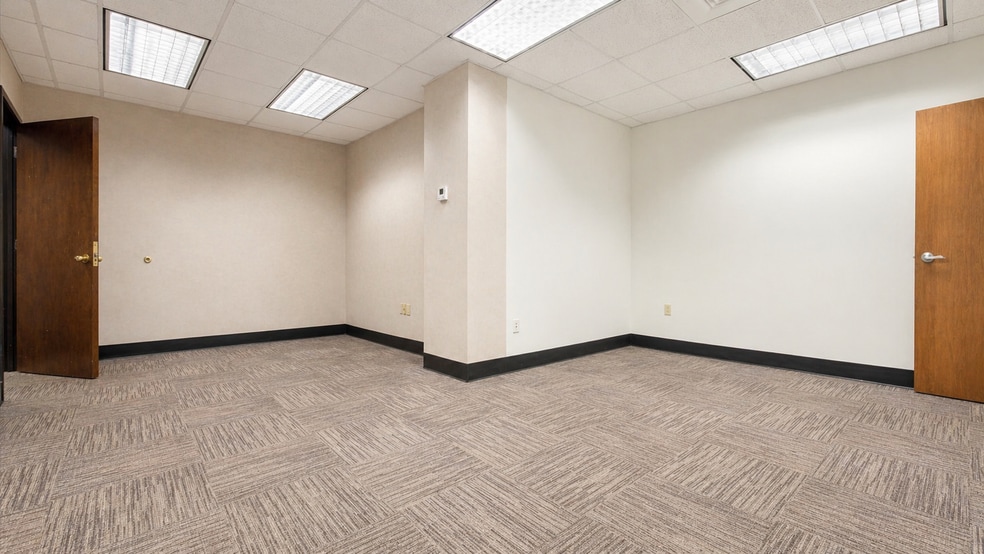 More Photos Of 22 N 1st St, Newark Light Distribution For Lease